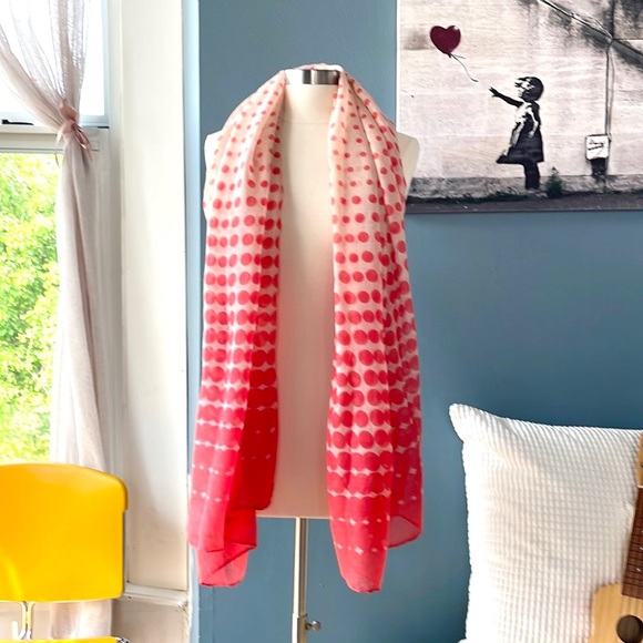 Beautiful polka dot scarf in poppy red gradient - Picture 8 of 8